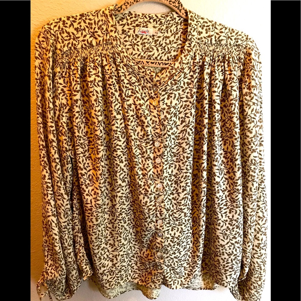 NWOT Faherty Brand women botton- down Long sleeve blouse. Viscose. Medium size
